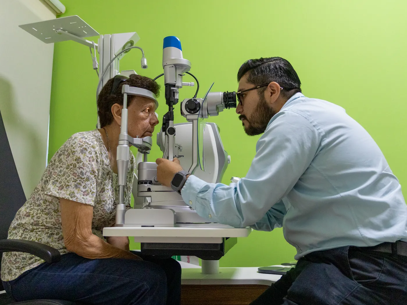 Consulta con lámpara de hendidura
