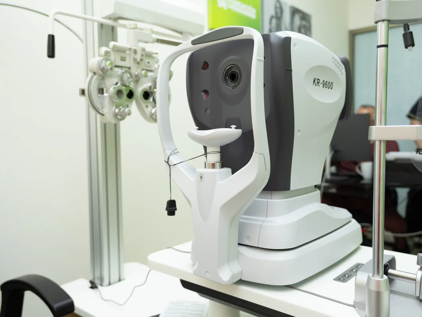 Autorefractómetro KR-9600